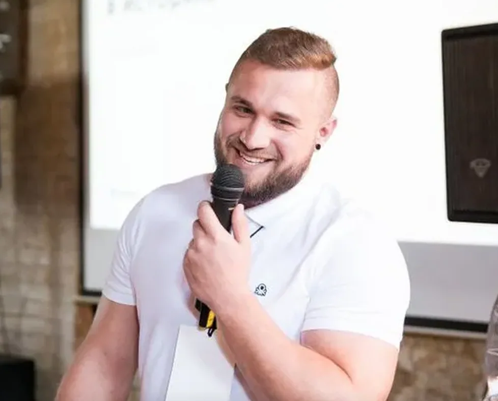 Антон Макаров